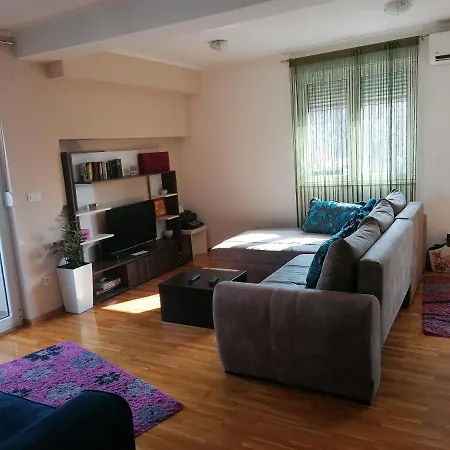 Shumice Apartman *